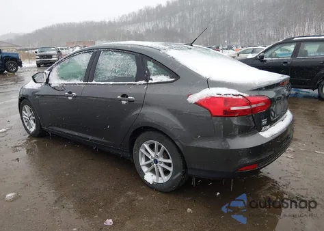 2017 Ford Focus Se z USA, uszkodzony, nr VIN 1FADP3F21HL335730